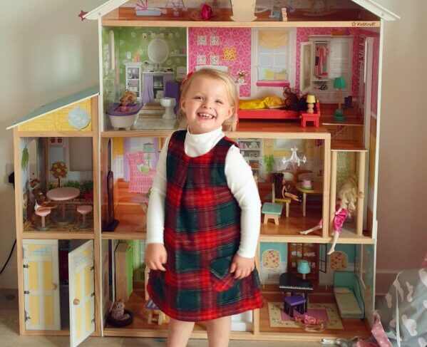 Kidkraft deals dollhouse dolls